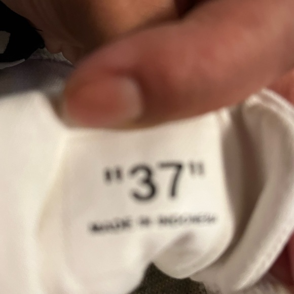 Off white sneakers - Picture 2 of 4